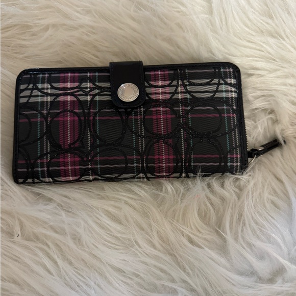 23858 EUC Coach signature tartan plaid shoulder wallet